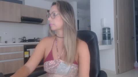 Snapshot of latinpaprika chatting on 22, 11, 2025 latinpaprika online show from 22, 11, 2025