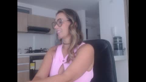 Snapshot of latinpaprika chatting on 23, 11, 2025 latinpaprika online show from 23, 11, 2025