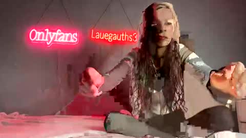 lauegauths3 online show from 6, 1, 2025