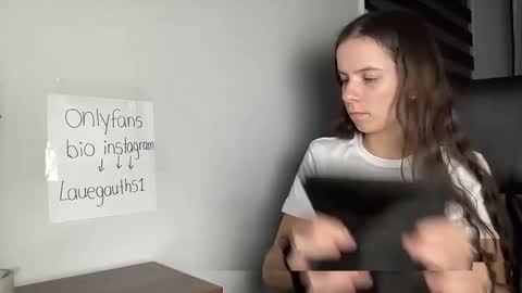 lauegauths3 online show from 30, 9, 2025
