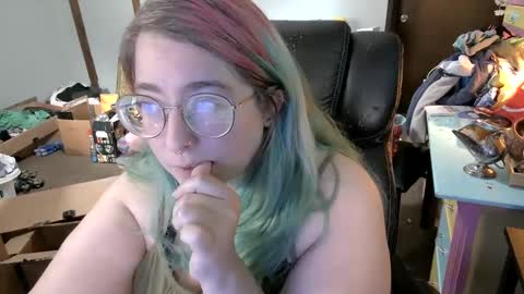 Snapshot of laughingleo chatting on 7, 10, 2025 Little Leo online show from 7, 10, 2025