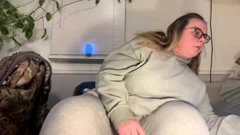 Snapshot of laulauma chatting on 5, 1, 2025 LauLauMa online show from 5, 1, 2025