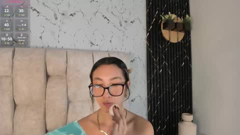 Snapshot of laumiller chatting on 29, 9, 2025 Lau Miller online show from 29, 9, 2025
