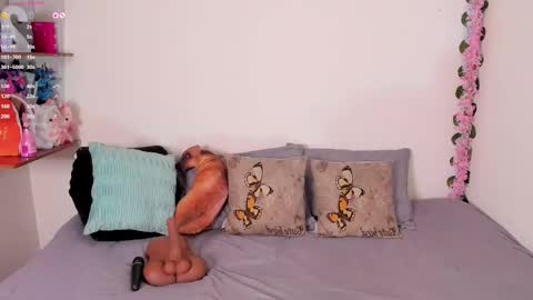 laura1__ online show from 20, 10, 2025