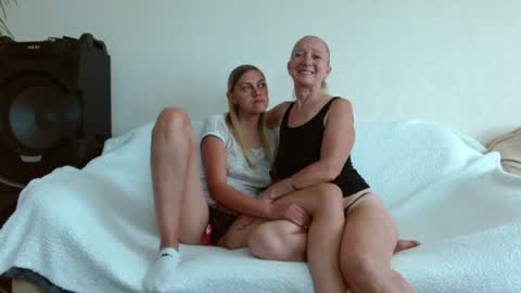 Snapshot of laura47_sweet chatting on 27, 7, 2026 LAURA ANNA online show from 27, 7, 2026