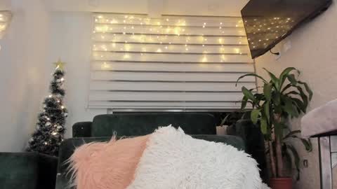 Snapshot of laura__cruz chatting on 12, 12, 2024 laura cruz online show from 12, 12, 2024