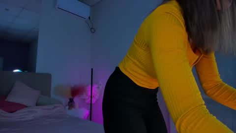 Snapshot of laura__leee chatting on 6, 12, 2024 Laura online show from 6, 12, 2024