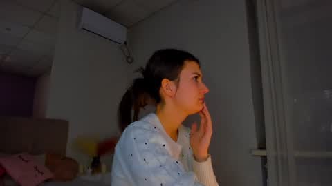 Snapshot of laura__leee chatting on 9, 12, 2024 Laura online show from 9, 12, 2024
