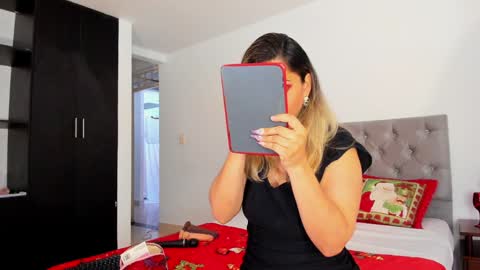 Snapshot of laura__martiinez chatting on 5, 12, 2024 online show from 5, 12, 2024