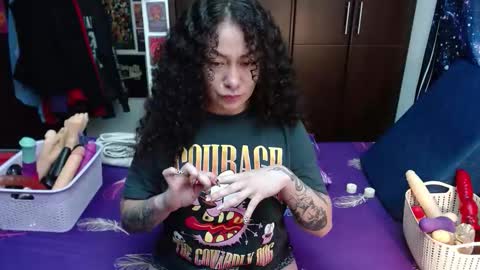 Snapshot of laura_anal_ chatting on 15, 10, 2025 Wen online show from 15, 10, 2025