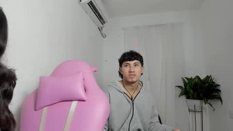 Snapshot of laura_and_kevin chatting on 10, 1, 2026 laura_and_kevin online show from 10, 1, 2026