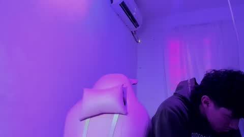 Snapshot of laura_and_kevin chatting on 11, 1, 2026 laura_and_kevin online show from 11, 1, 2026