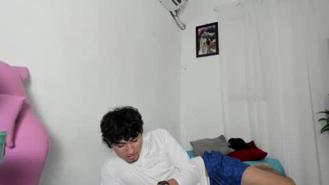 Snapshot of laura_and_kevin chatting on 5, 2, 2026 laura_and_kevin online show from 5, 2, 2026