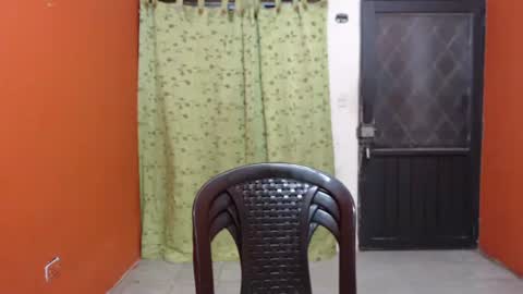 CALL ME LOVE  LAURA online show from 4, 1, 2025