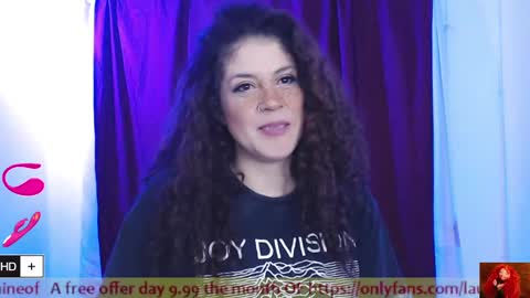 Snapshot of laura_fountain_ chatting on 5, 3, 2025 weedcam Curly Laura OF    online show from 5, 3, 2025