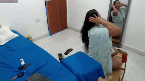 laura_foxx2379 online show from 16, 5, 2026