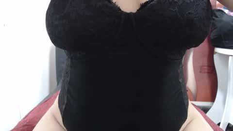  Laura  online show from 1, 11, 2025