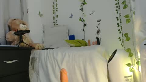 Snapshot of laura_lovingxxx chatting on 3, 2, 2025 laura lovingxxx online show from 3, 2, 2025
