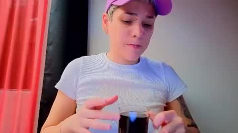Snapshot of laura_r23 chatting on 9, 7, 2026 Laura Rose online show from 9, 7, 2026