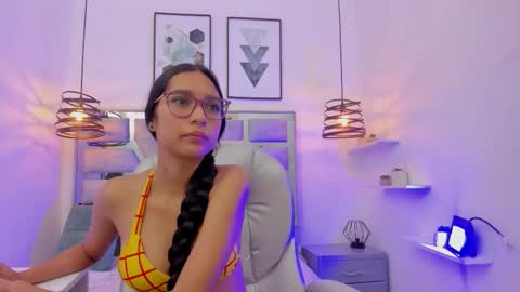 laura stuar online show from 31, 10, 2025