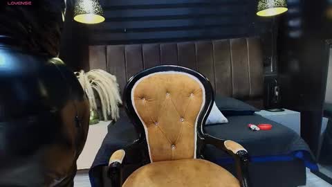 Laura wallets online show from 26, 2, 2026