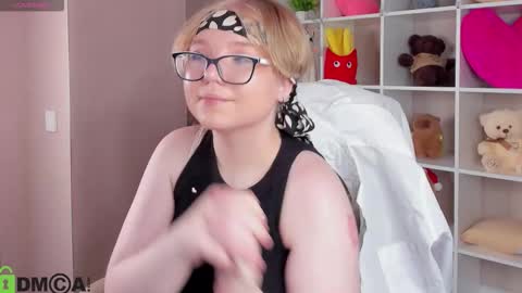 Snapshot of lauraaa_smith chatting on 3, 2, 2026 Laura online show from 3, 2, 2026