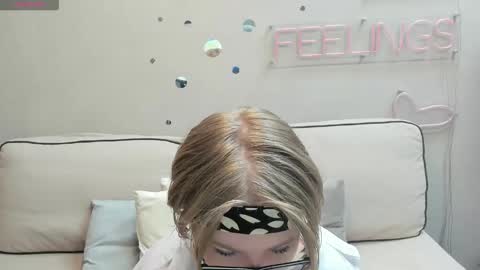 Snapshot of lauraaa_smith chatting on 23, 2, 2026 Laura online show from 23, 2, 2026