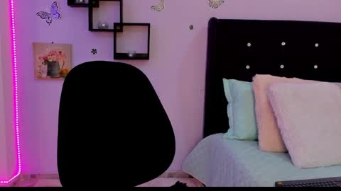 Snapshot of laurablue_ chatting on 25, 1, 2025 Laura Blue online show from 25, 1, 2025