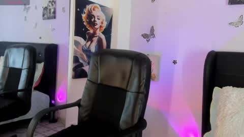 Snapshot of laurablue_ chatting on 22, 9, 2025 Laura Blue online show from 22, 9, 2025