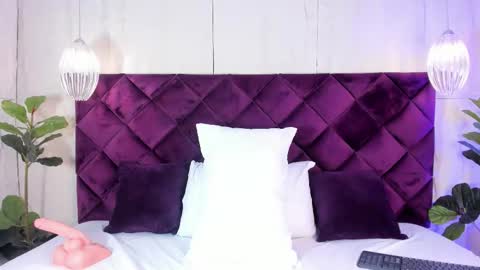 LauraCarther  online show from 17, 12, 2025