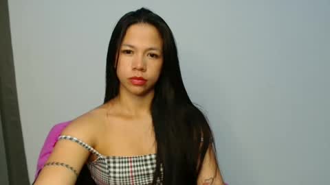 lauracb          online show from 9, 4, 2026