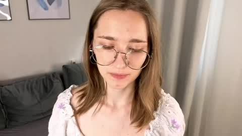 Snapshot of lauracollins__ chatting on 6, 6, 2026 May online show from 6, 6, 2026