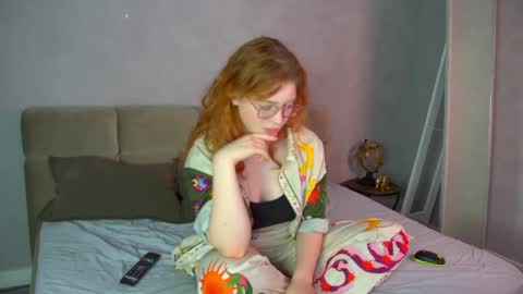 Snapshot of lauradennis chatting on 15, 4, 2026 Laura online show from 15, 4, 2026