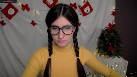 Snapshot of lauradre_ chatting on 9, 12, 2024 Laura online show from 9, 12, 2024