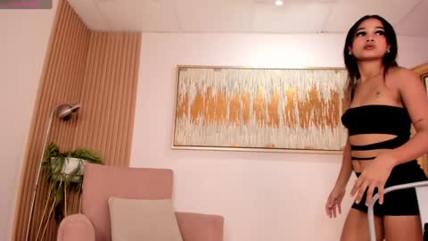 Snapshot of laurah_hill chatting on 17, 12, 2024 Lau online show from 17, 12, 2024