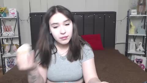 Snapshot of laurahlot chatting on 2, 2, 2025 LauraHlot online show from 2, 2, 2025