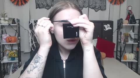 Snapshot of laurahlot chatting on 23, 10, 2025 LauraHlot online show from 23, 10, 2025