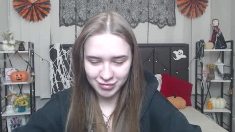 Snapshot of laurahlot chatting on 28, 10, 2025 LauraHlot online show from 28, 10, 2025