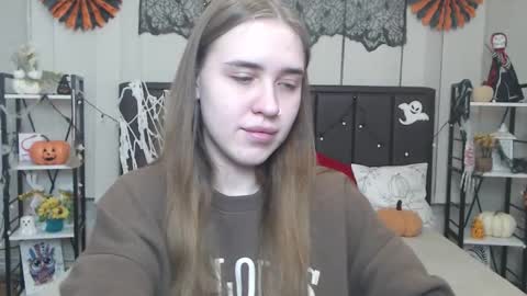 Snapshot of laurahlot chatting on 10, 11, 2025 LauraHlot online show from 10, 11, 2025