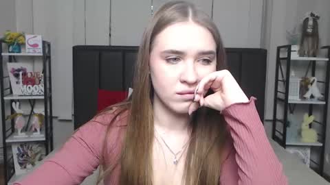 Snapshot of laurahlot chatting on 4, 12, 2025 LauraHlot online show from 4, 12, 2025