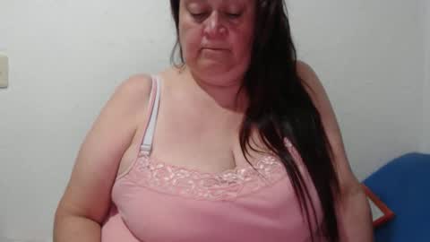 Snapshot of laurahotxx chatting on 6, 11, 2025 LAURA online show from 6, 11, 2025