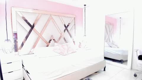 laura  online show from 27, 11, 2025