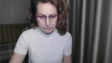 Lauraoven1 online show from 13, 1, 2025