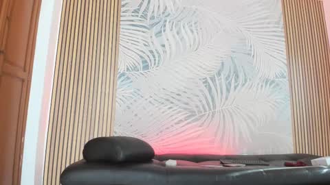Laura online show from 9, 2, 2025
