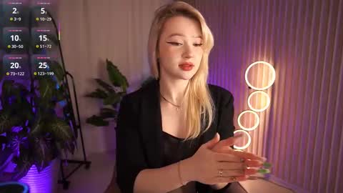  Laura  online show from 17, 10, 2025