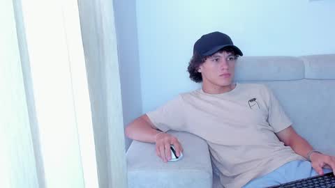 Laureent online show from 26, 1, 2025