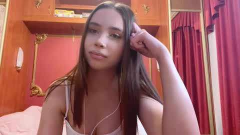 Snapshot of laurenmarney chatting on 3, 12, 2025 Laura online show from 3, 12, 2025