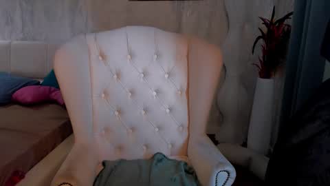 laurennhill online show from 23, 9, 2025