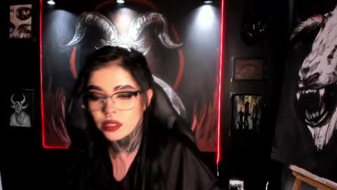 Snapshot of laurenrousexx chatting on 4, 7, 2026 LAUREN INDEPENDENT MODEL HELP ME REACH 100 LIKES PLS online show from 4, 7, 2026