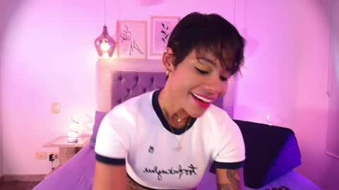 Snapshot of laurensaenz chatting on 5, 6, 2026 Lauren Saenz online show from 5, 6, 2026